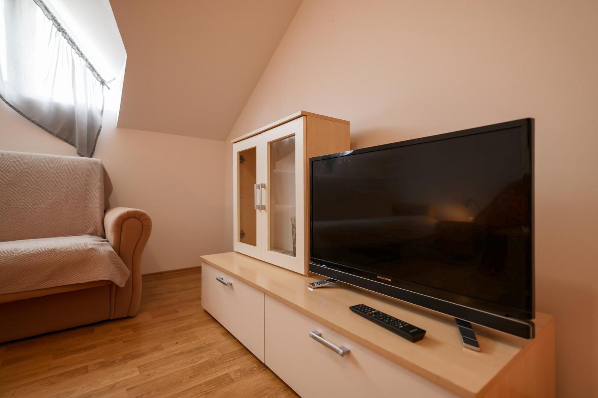 Apartments Kika Нин Екстериор снимка