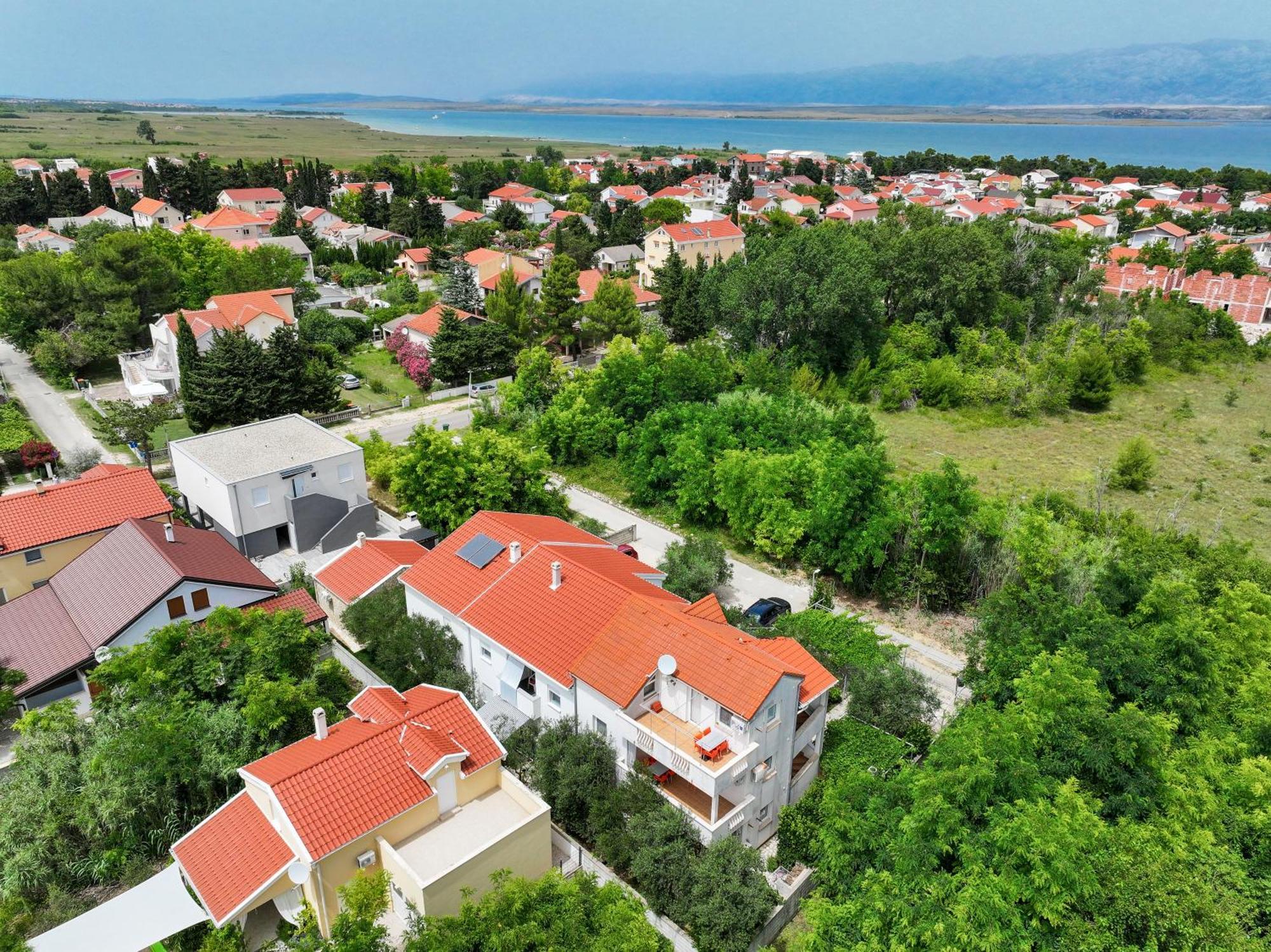 Apartments Kika Нин Екстериор снимка