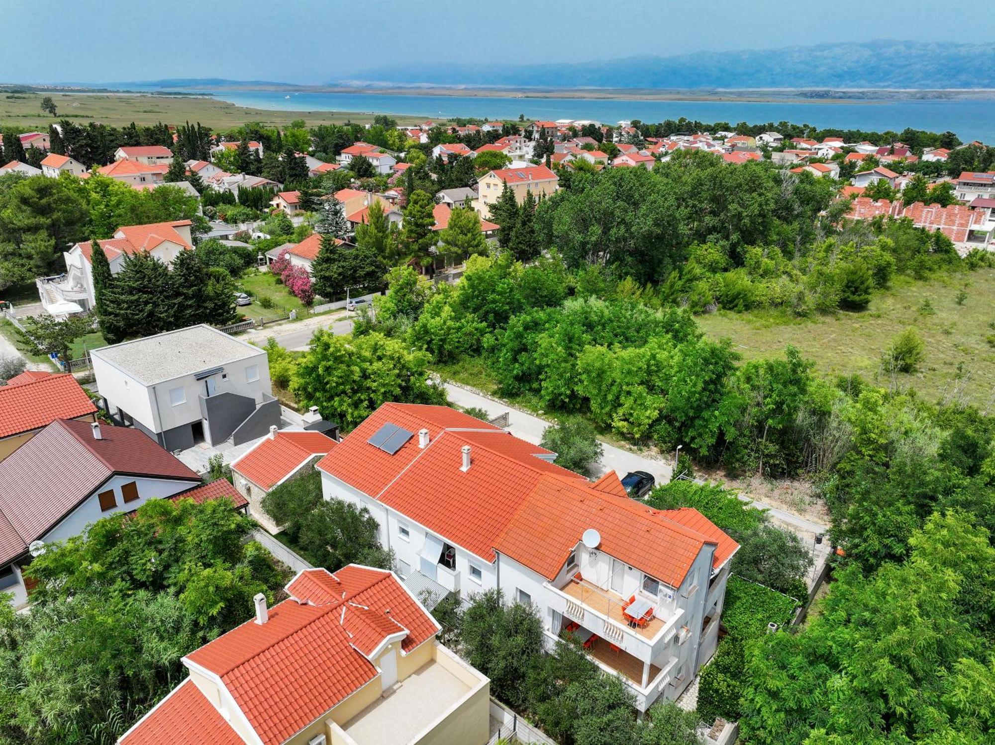 Apartments Kika Нин Екстериор снимка