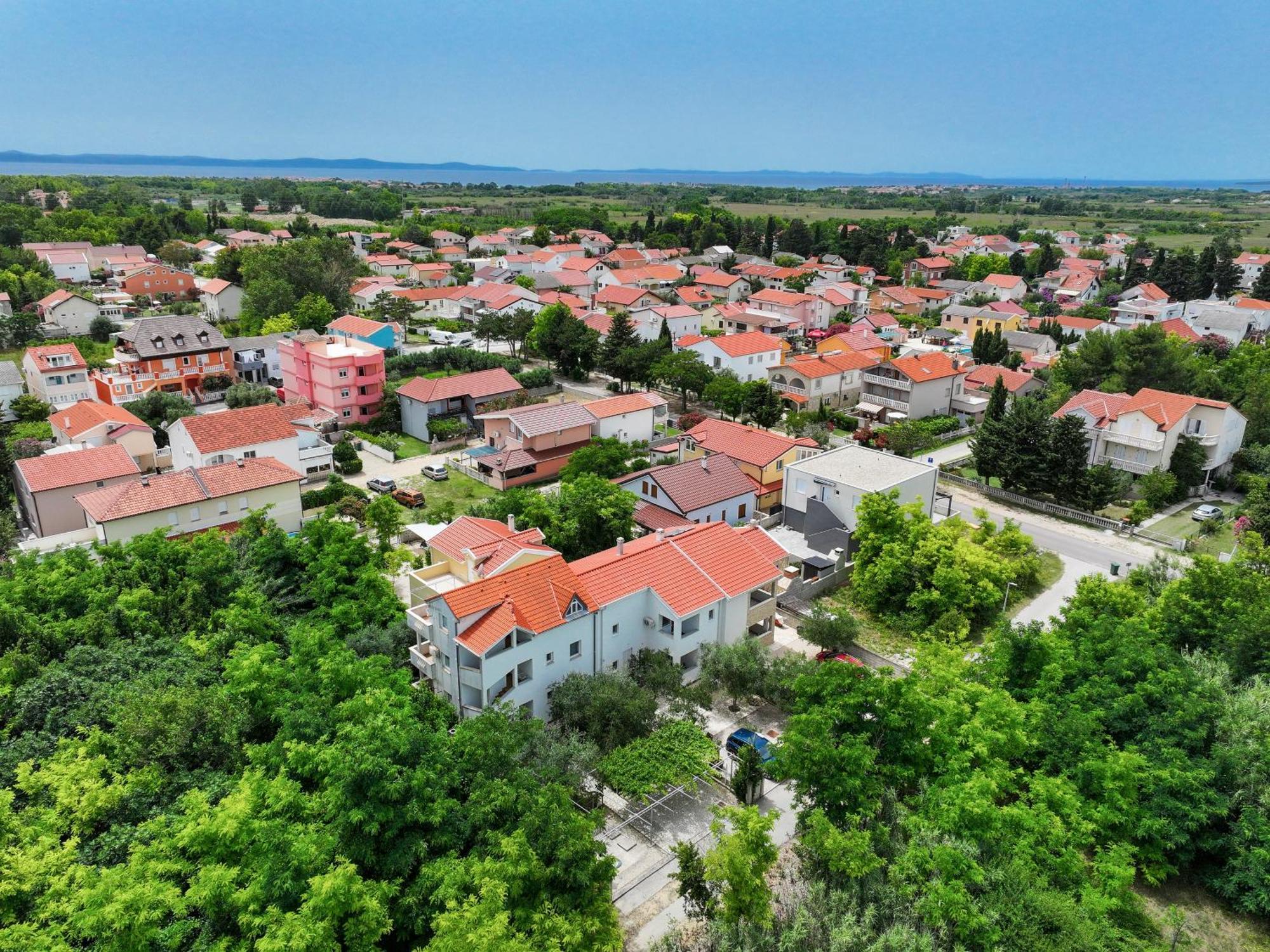 Apartments Kika Нин Екстериор снимка