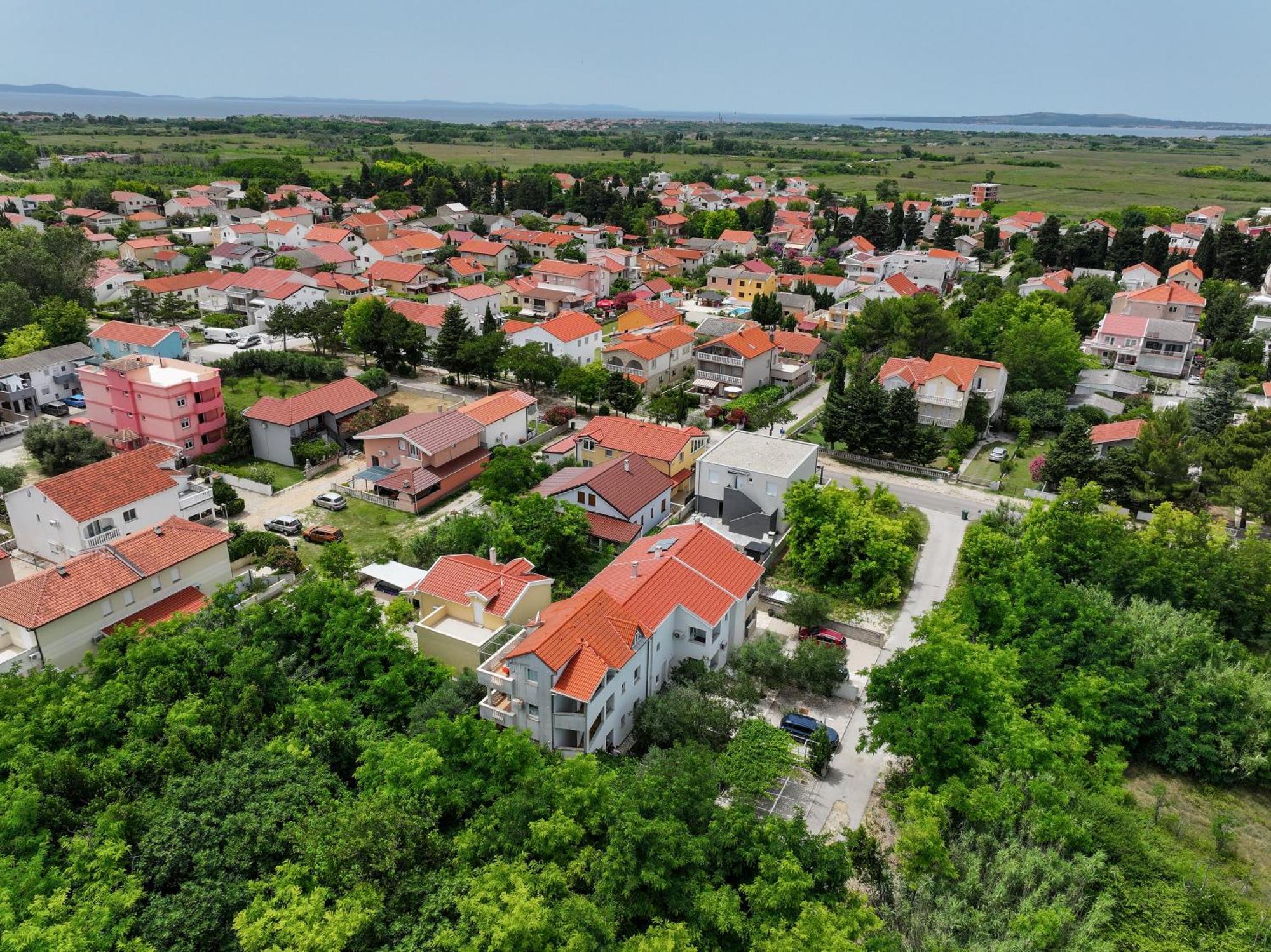 Apartments Kika Нин Екстериор снимка