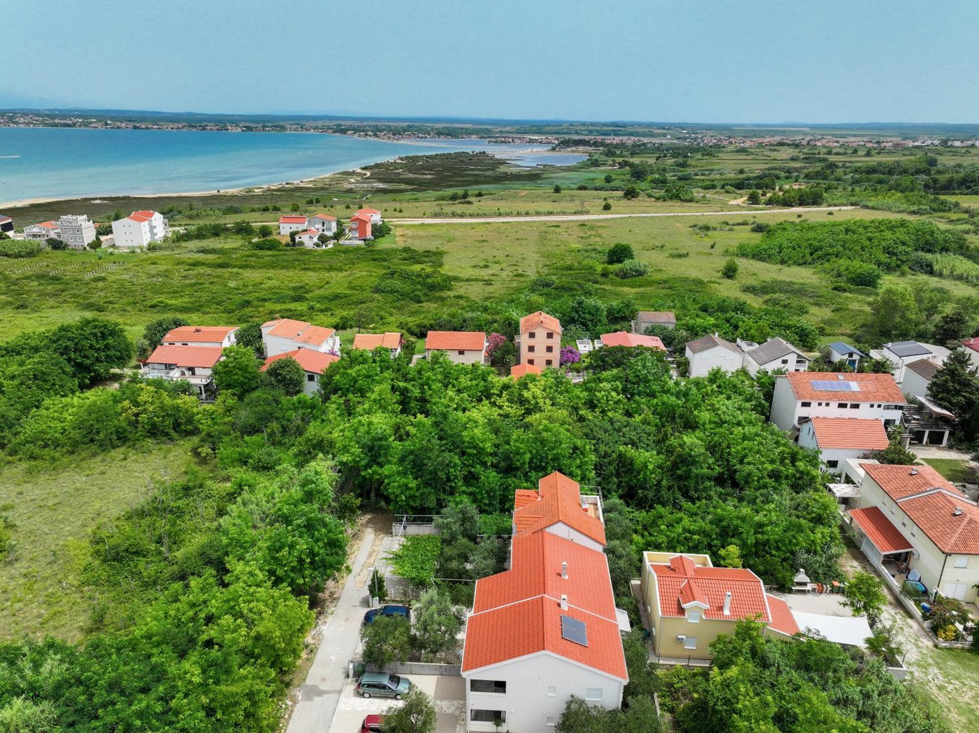 Apartments Kika Нин Екстериор снимка
