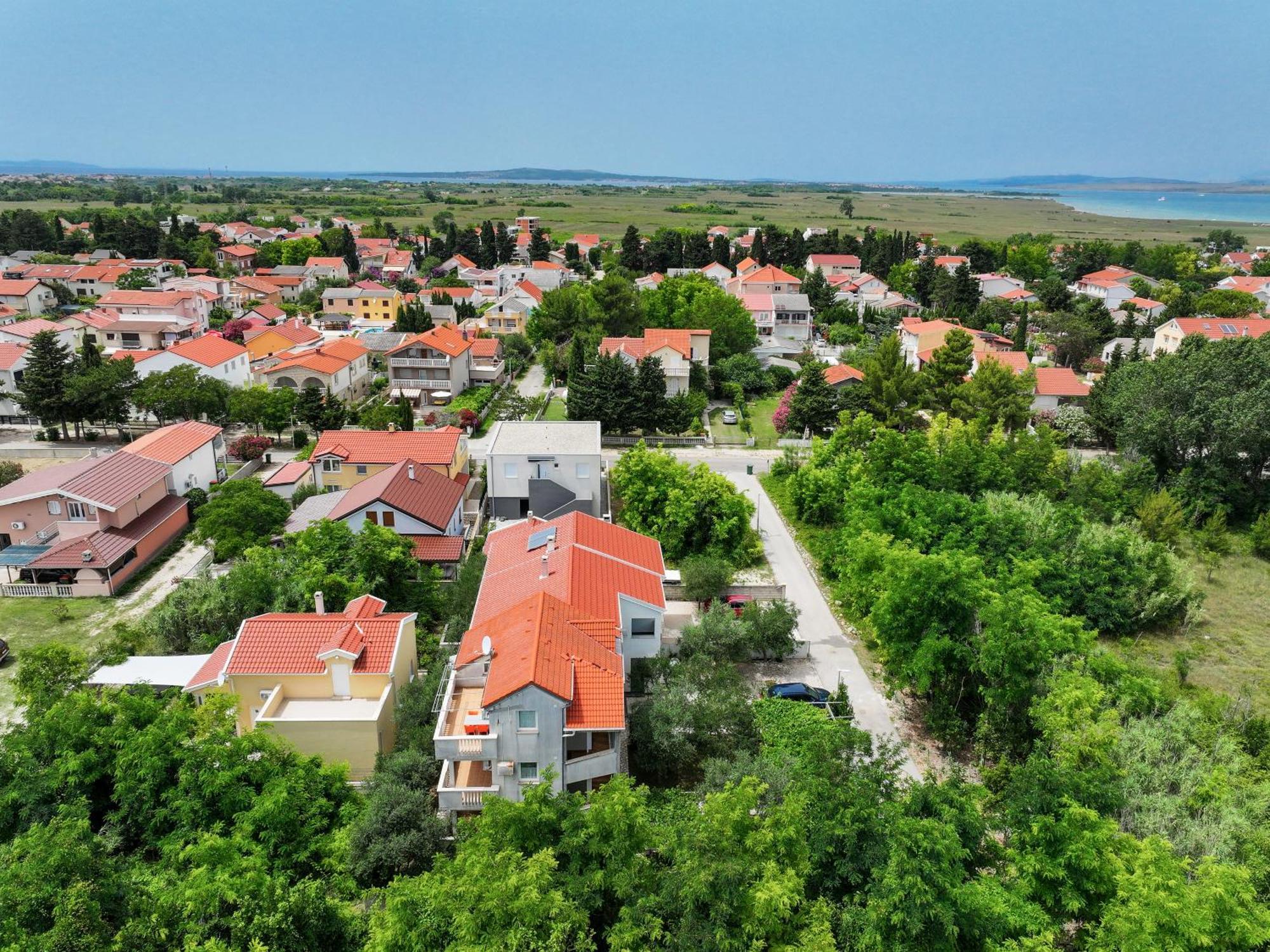 Apartments Kika Нин Екстериор снимка