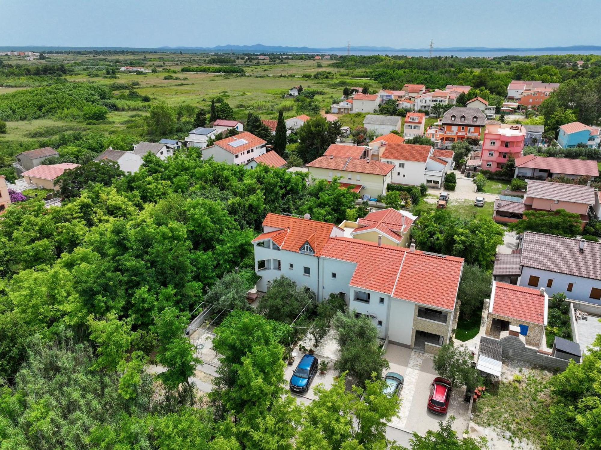Apartments Kika Нин Екстериор снимка