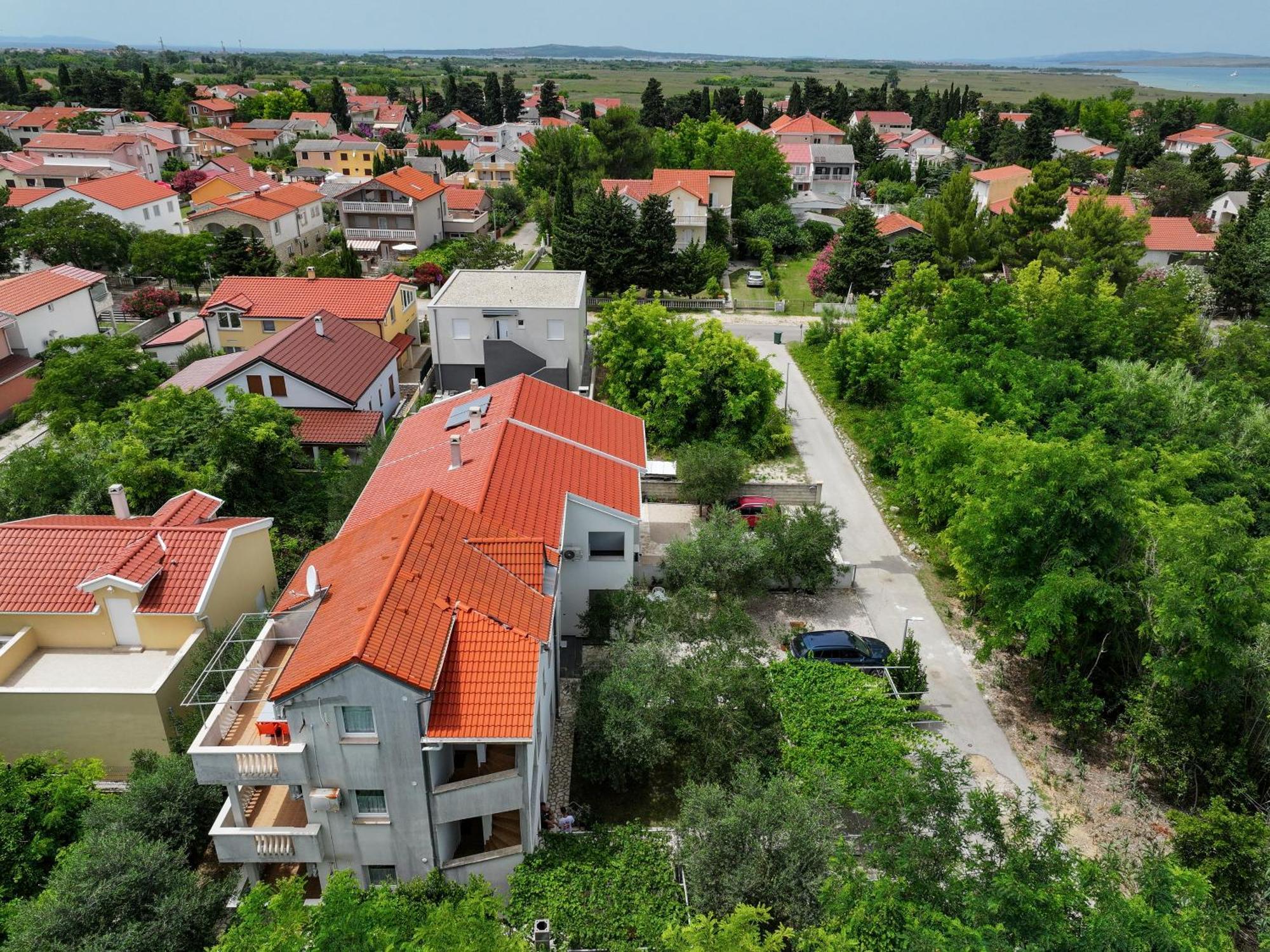 Apartments Kika Нин Екстериор снимка