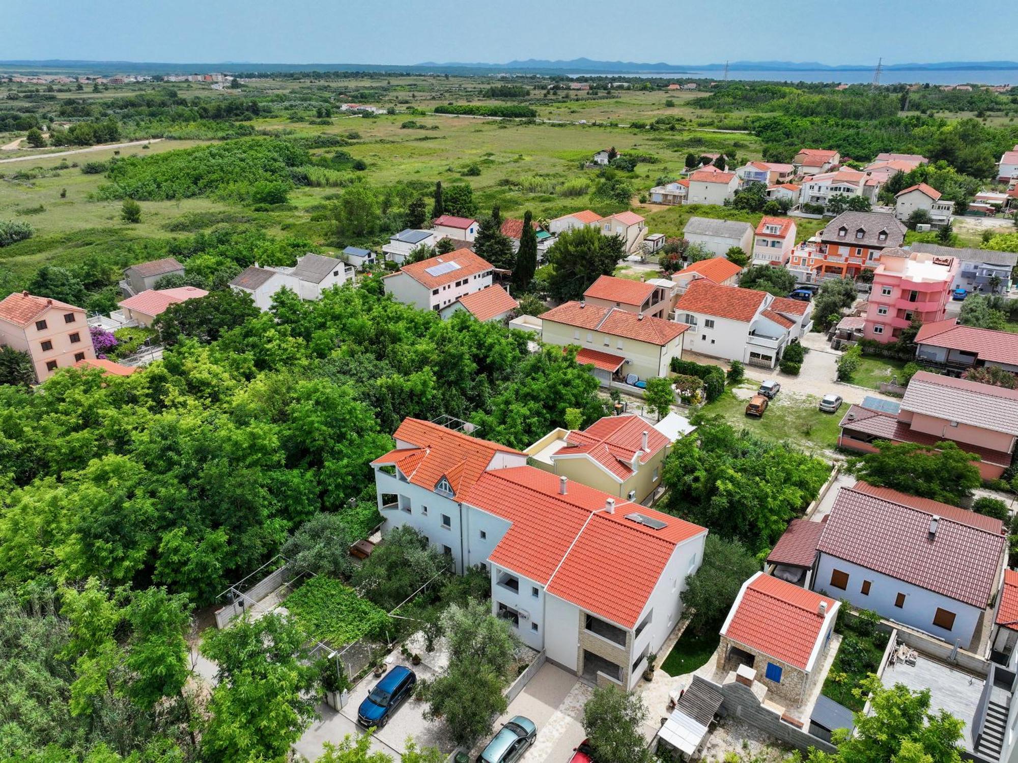 Apartments Kika Нин Екстериор снимка