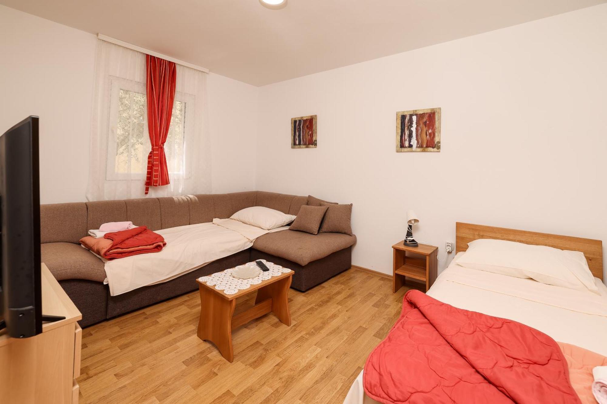 Apartments Kika Нин Екстериор снимка