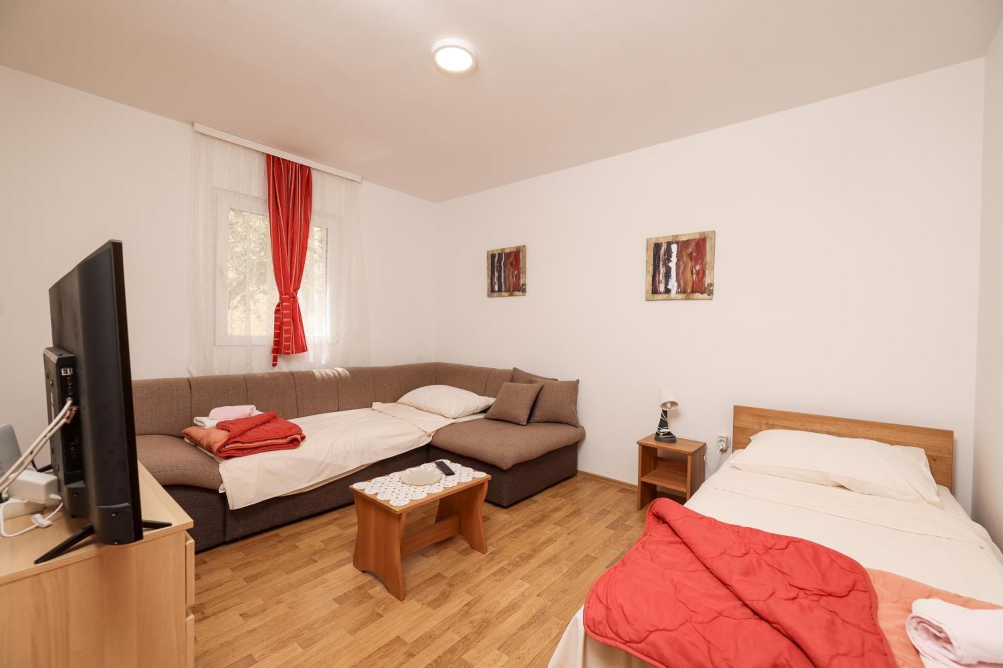 Apartments Kika Нин Екстериор снимка